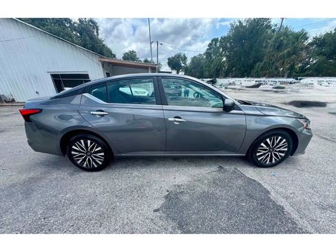 Used 2025 Nissan Altima 2.5 SV FWD image 7