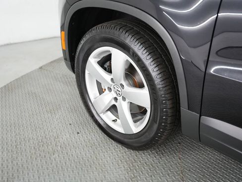 Used 2010 Volkswagen Tiguan SE AWD/4WD image 50