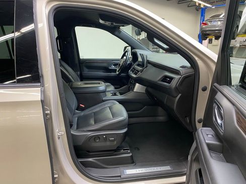 Used 2021 Chevrolet Suburban LT image 17