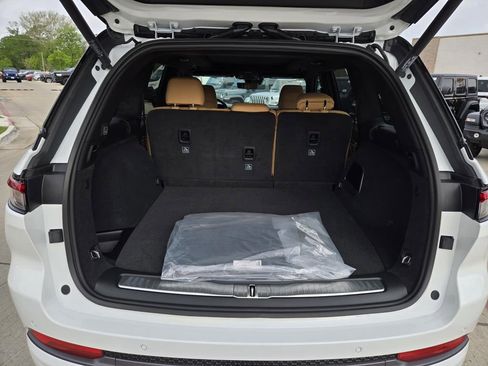 New 2026 Jeep Grand Cherokee Summit w/ Obsidian Package image 11