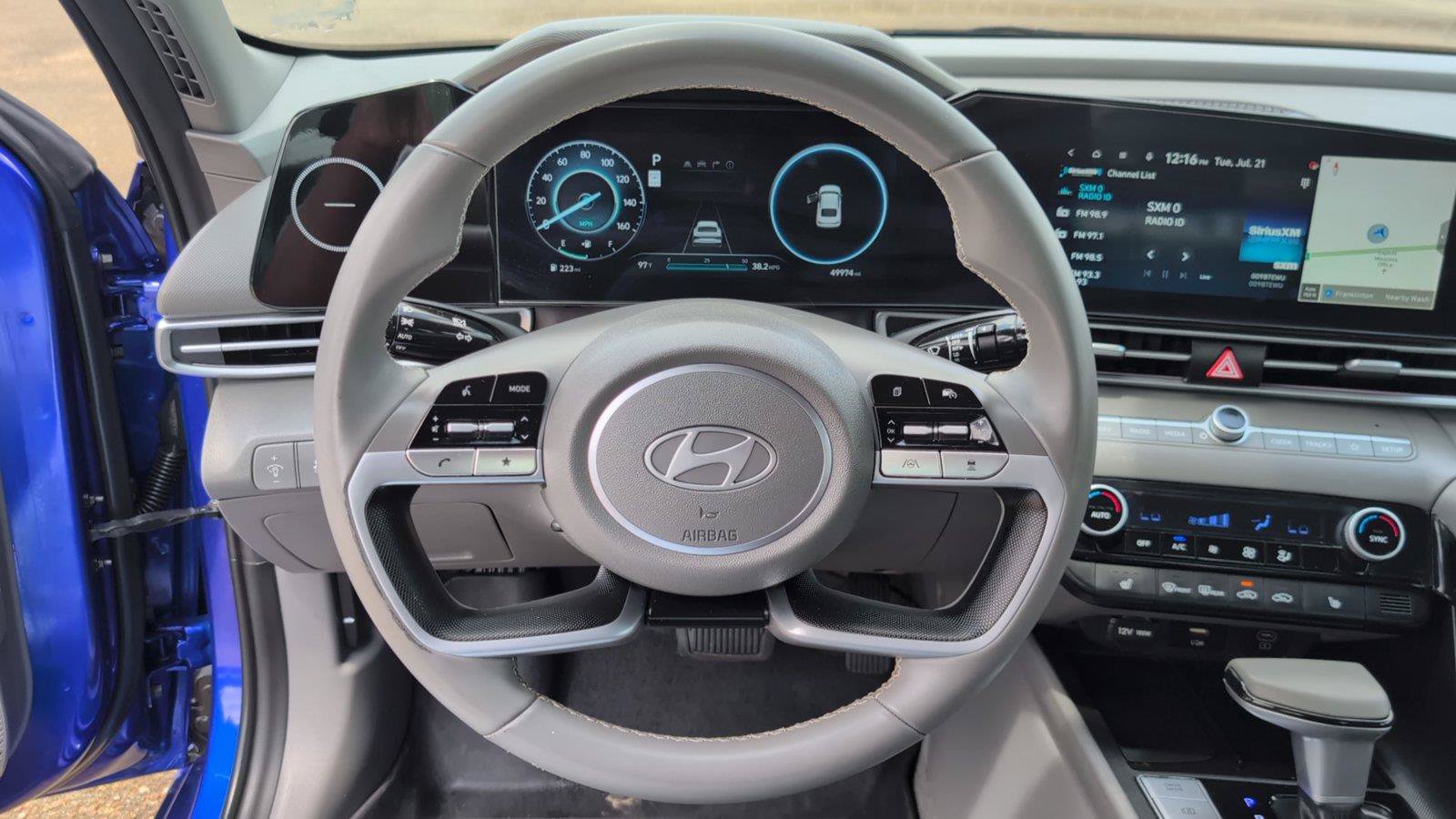 Used 2025 Hyundai Elantra SEL FWD image 30