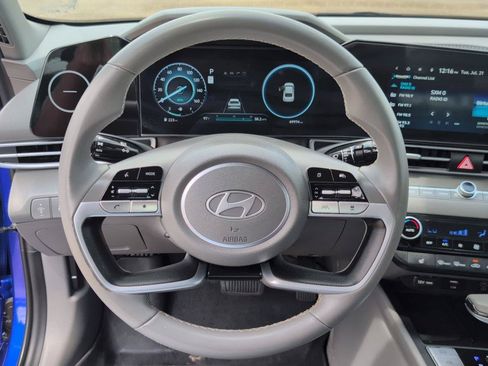 Used 2025 Hyundai Elantra SEL FWD image 30