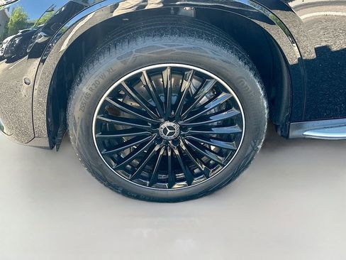 Used 2025 Mercedes-Benz GLC 300 image 32