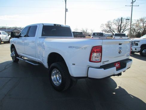 Used 2024 RAM 3500 Big Horn w/ Sport Appearance Package image 9