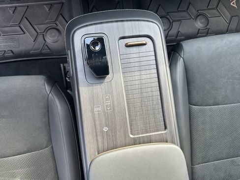 Used 2025 Nissan Ariya AWD image 18