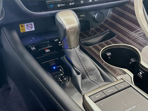 Used 2022 Lexus RX 450hL Luxury w/ Accessory Package (P1) image 19