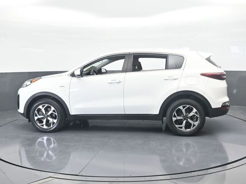 Used 2020 Kia Sportage LX image 3