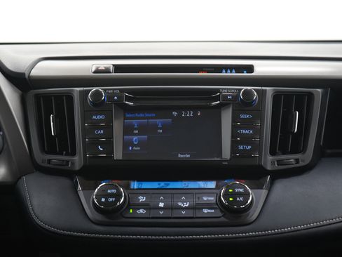 Used 2018 Toyota RAV4 XLE AWD/4WD image 15