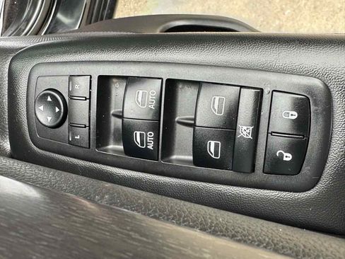 Used 2018 Jeep Grand Cherokee Altitude image 24