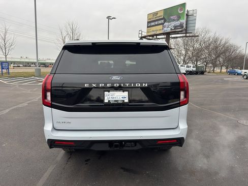 New 2025 Ford Expedition Active image 3
