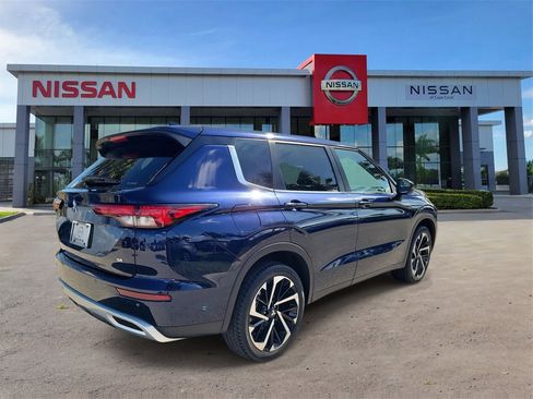 Used 2024 Mitsubishi Outlander SE Black Edition image 5