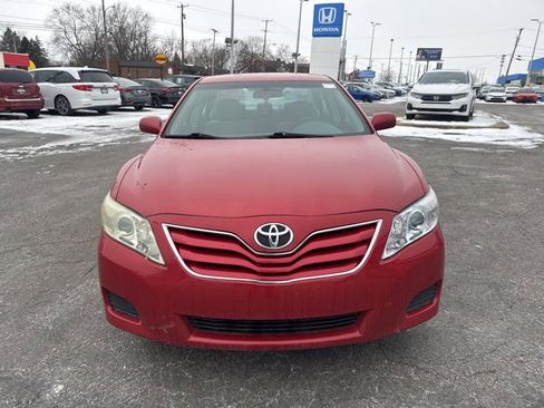 Used 2011 Toyota Camry LE image 2