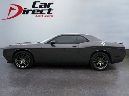 Used 2016 Dodge Challenger SXT RWD image 7