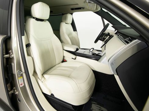 Used 2025 Land Rover Range Rover Long Wheelbase SE image 32