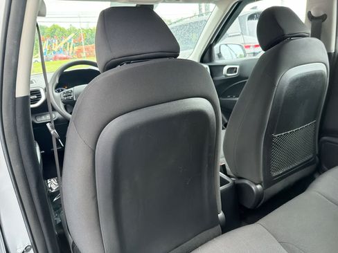 Used 2022 Hyundai Venue SE FWD image 19