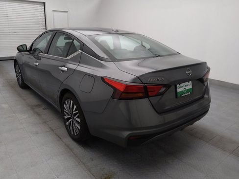 Used 2024 Nissan Altima 2.5 SV image 5