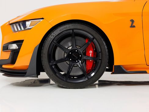Used 2021 Ford Mustang Shelby GT500 w/ Carbon Fiber Track Pack RWD image 9