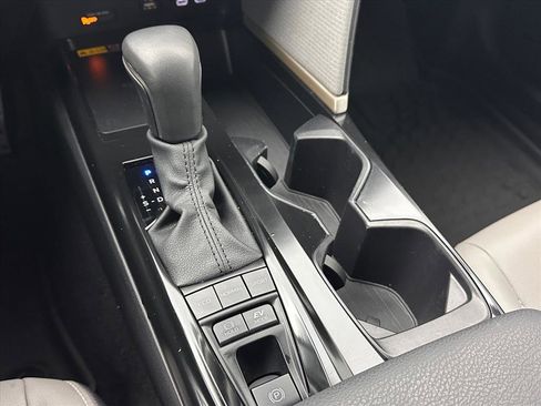 Used 2025 Toyota Camry SE image 25