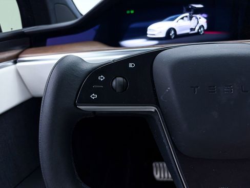 Used 2022 Tesla Model X image 27