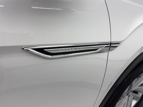 Used 2022 Volkswagen Atlas Cross Sport SE w/ Panoramic Sunroof Package image 24