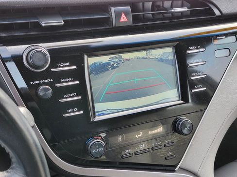 Used 2018 Toyota Camry SE image 21