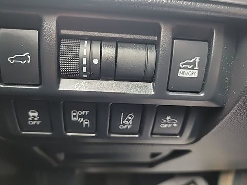 Used 2018 Subaru Outback 2.5i Limited image 18