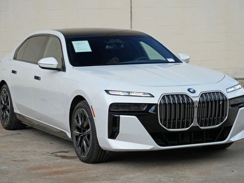Used 2023 BMW i7 xDrive60 w/ Executive Package 2 AWD/4WD image 66