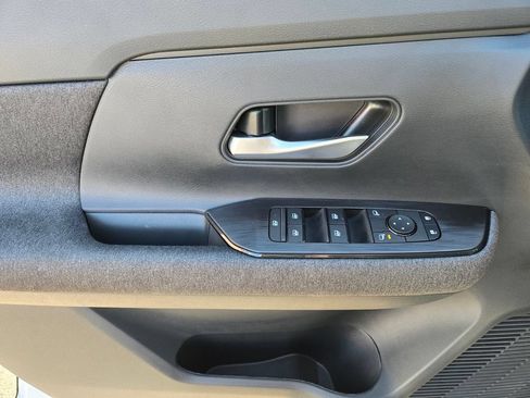 Certified 2025 Nissan Kicks SV FWD image 21