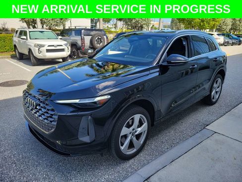 Used 2025 Audi Q5 Premium Plus w/ Premium Plus AWD/4WD image 2