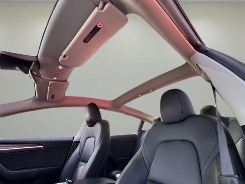 Used 2023 Tesla Model 3 Standard Range RWD image 15