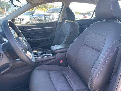 Used 2023 Nissan Altima 2.5 SV image 14