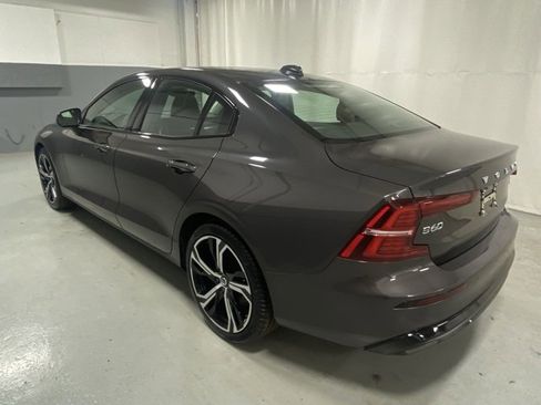 Used 2025 Volvo S60 B5 Core image 2