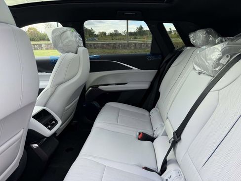 New 2026 Cadillac Lyriq Luxury AWD/4WD image 18