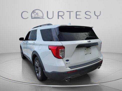 Used 2021 Ford Explorer XLT w/ Equipment Group 202A RWD image 2
