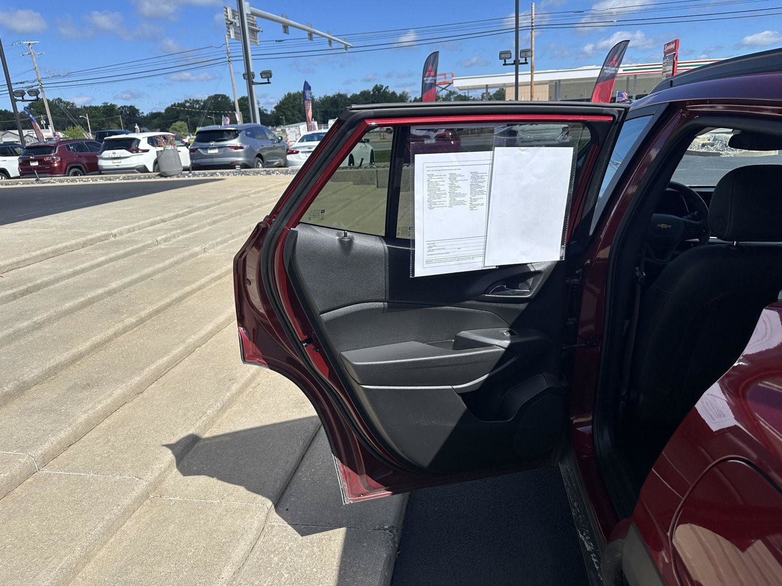 Used 2025 Chevrolet Trax LT FWD image 13