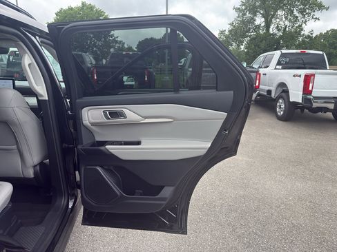 Certified 2025 Ford Explorer Active w/ Active Comfort Package AWD/4WD image 21