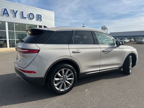 Used 2022 Lincoln Corsair AWD w/ Premium Package image 16