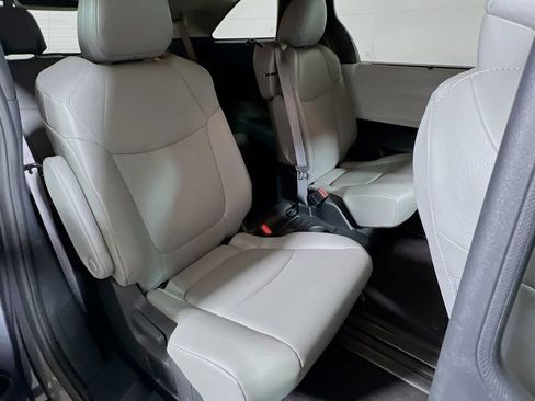 Certified 2025 Toyota Sienna XLE FWD image 24