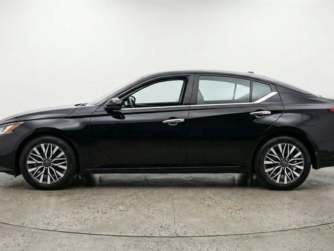 Used 2025 Nissan Altima 2.5 SV FWD image 5