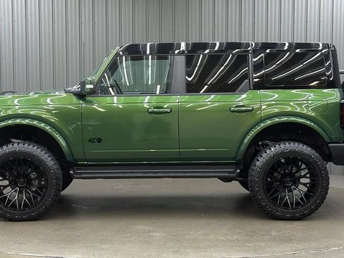 Used 2025 Ford Bronco Outer Banks AWD/4WD image 2