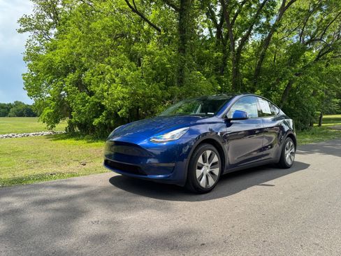 Used 2023 Tesla Model Y Long Range AWD/4WD image 37