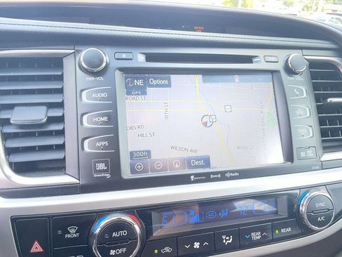 Used 2017 Toyota Highlander Limited AWD/4WD image 15