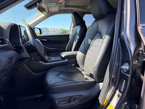 Certified 2024 Toyota Highlander XLE AWD/4WD image 14