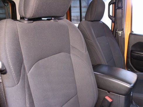 Used 2018 Jeep Wrangler Unlimited Sport w/ Technology Group image 11