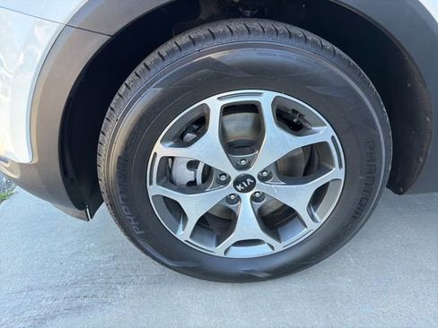 Used 2020 Kia Telluride EX AWD/4WD image 9