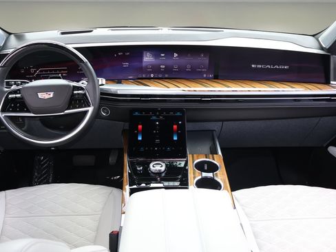Certified 2025 Cadillac Escalade ESV Sport Platinum AWD/4WD image 13