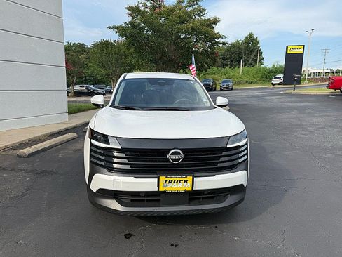 Used 2025 Nissan Kicks SV FWD image 7
