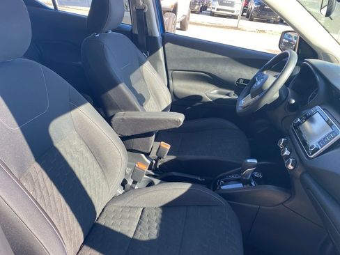 Used 2022 Nissan Kicks S image 9