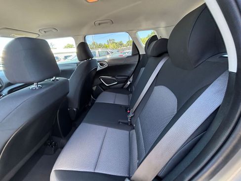 Used 2025 Kia Soul LX w/ LX Technology Package FWD image 23