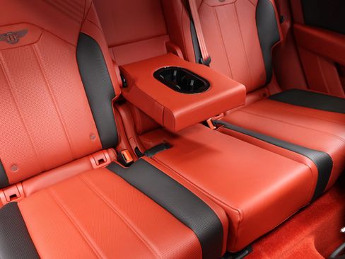 Used 2022 Bentley Bentayga AWD/4WD image 91